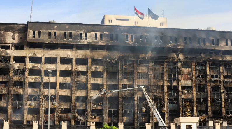 مصر: تحقيقات بشأن حريق كبير بمديرية أمن الإسماعيلية